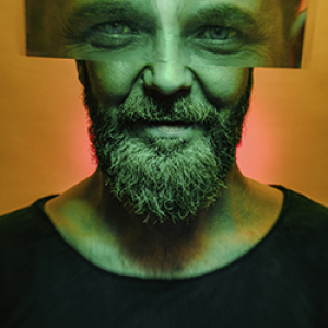 ani9247-edit_blue_250x250